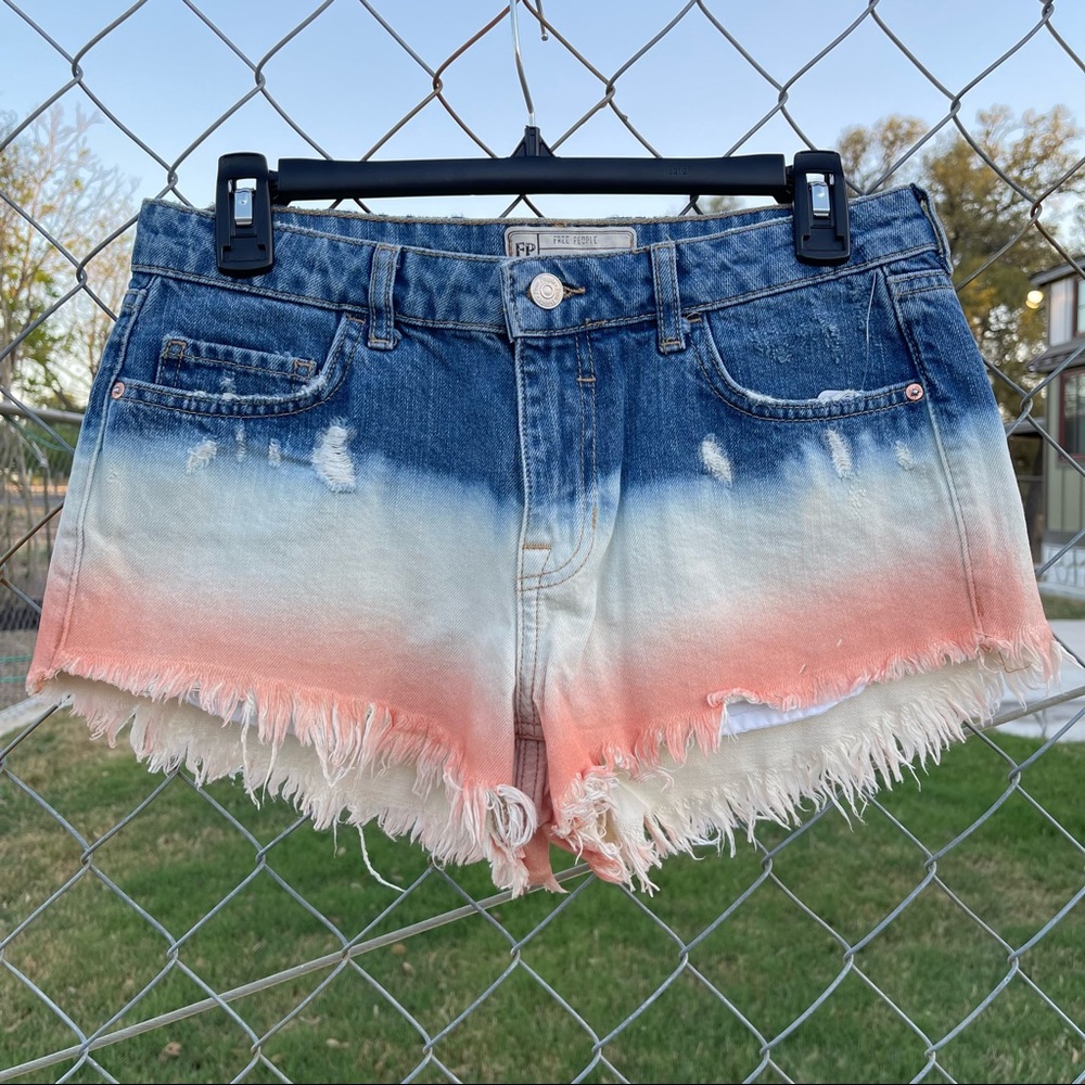 NWT Free People “Dip Dye” Denim Cut Off Shorts Size 26